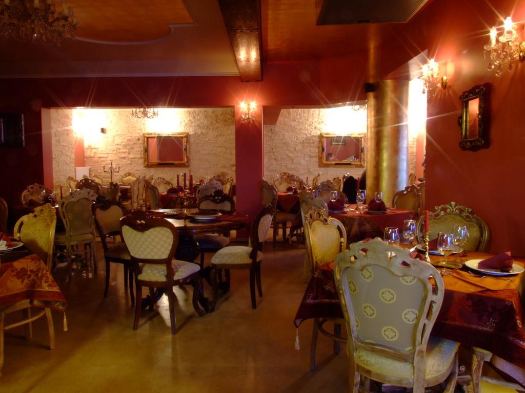 Hotel Royal Zalău Eksteriør billede